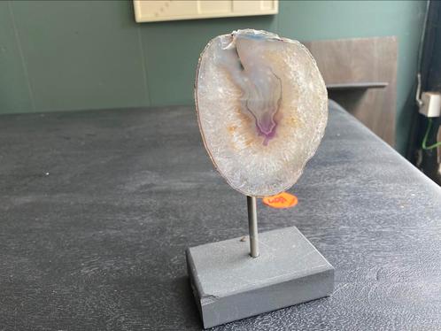 Agaat op voet totaal 21 cm, Verzamelen, Mineralen en Fossielen, Mineraal, Ophalen