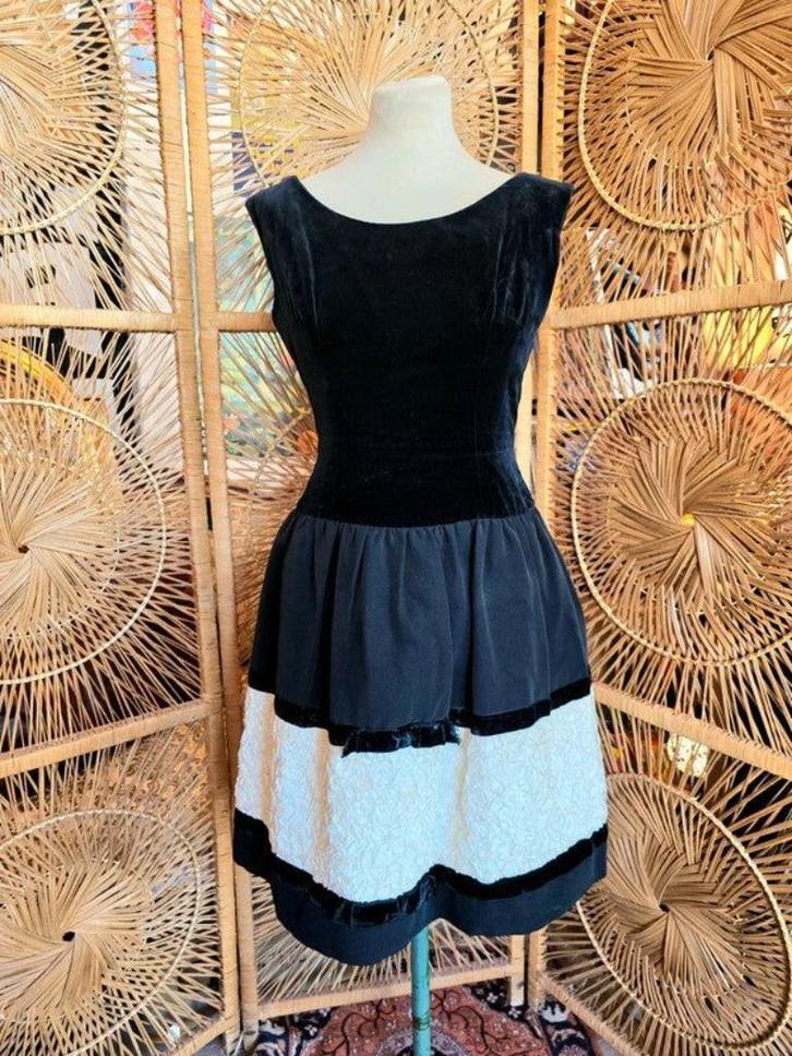 YatvaVintage: YV6637: Vintage 50's Carnegie Dress, Kleding | Dames, Jurken, Gedragen, Maat 36 (S), Zwart, Boven de knie, Ophalen of Verzenden