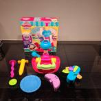 Play Doh koekjes fabriek inclusief doos + zakmes., Ophalen of Verzenden, Gebruikt, Knutselen