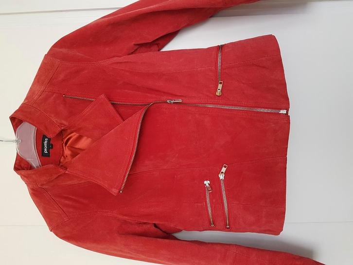 Suedine rode jas maat 36 / S  rood als nieuw, Kleding | Dames, Jasjes, Kostuums en Pakken, Zo goed als nieuw, Maat 36 (S), Rood
