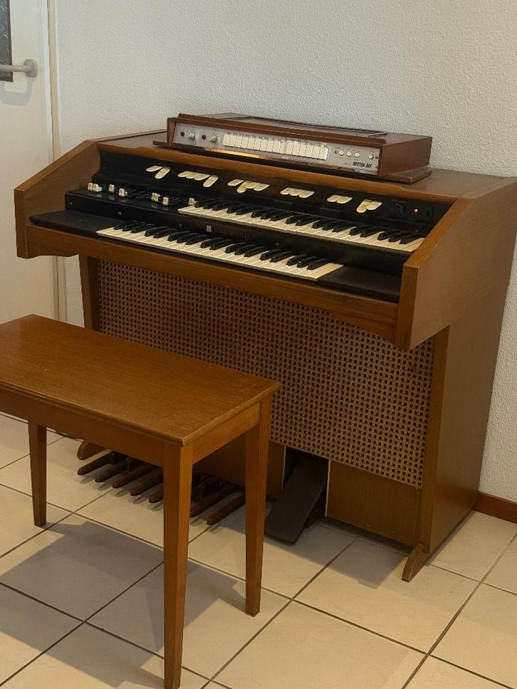 Mooi Hammond L-serie orgel met bijpassend bankje, Muziek en Instrumenten, Orgels, Gebruikt, Orgel, 2 klavieren, Ophalen