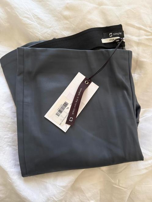 Simple. Is the new black, Kleding | Dames, Broeken en Pantalons, Zo goed als nieuw, Maat 42/44 (L), Grijs, Lang, Ophalen of Verzenden