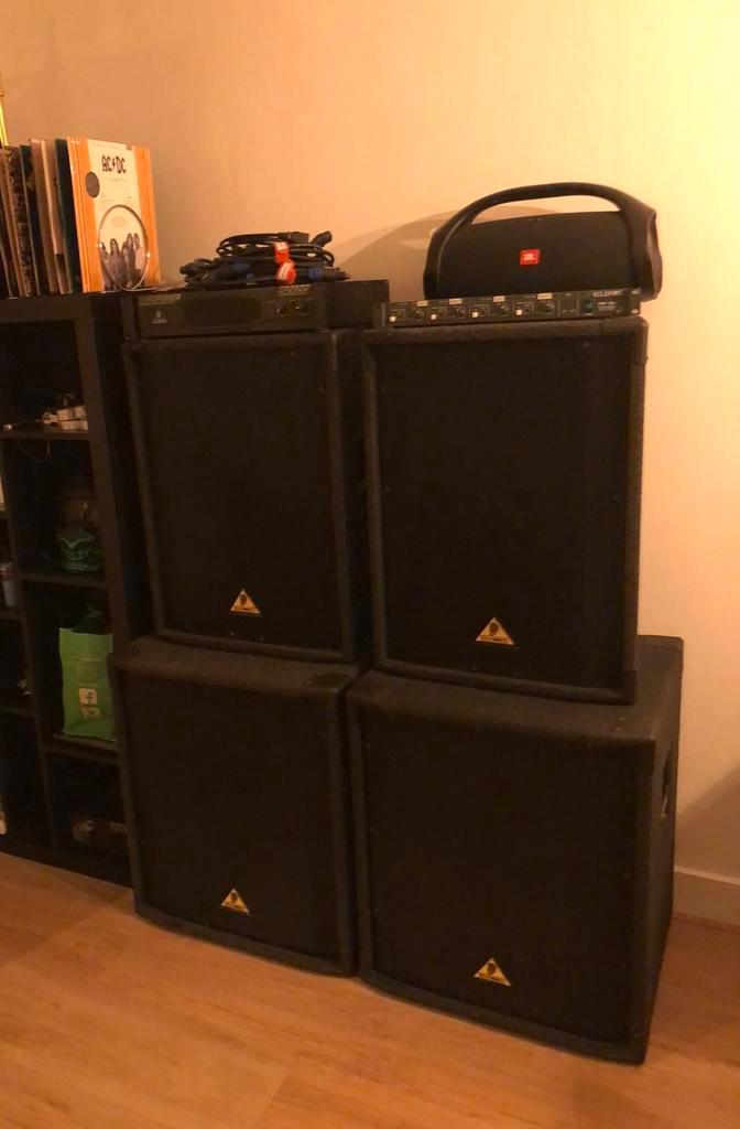 Krachtige Behringer Geluidsset: B1520 + B1800 Subs & EP2500, Muziek en Instrumenten, Versterkers | Keyboard, Monitor en PA, Zo goed als nieuw