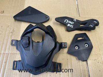 DIVERSE PLASTIC KAPPEN BM F700GS ZIE FOTOS  beschikbaar voor biedingen