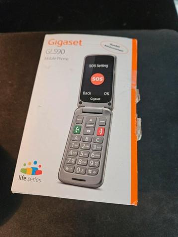 Gigaset GL590 mobiele telefoon voor ouderen nieuw in doos. beschikbaar voor biedingen