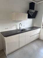 Complete keuken met inbouwapparatuur, Huis en Inrichting, Keuken | Complete keukens, Ophalen, Wit, Enkelwandige keuken, Zo goed als nieuw