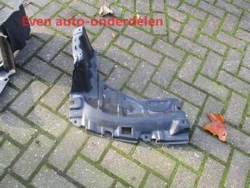 rechts voor motor onder beplating yaris P 9 beschikbaar voor biedingen