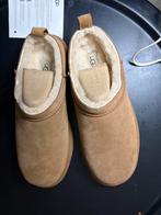 Nieuwe Originele UGG Pantoffels maat 39, Kleding | Dames, Schoenen, Bruin, Nieuw, Ophalen of Verzenden, Pantoffels of Sloffen
