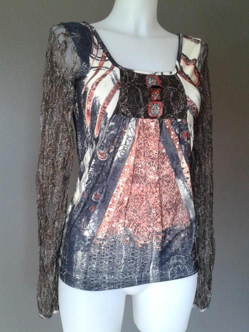 top Save the Queen - kanten mouwen - 3 knopen - S/M, Kleding | Dames, Tops, Zo goed als nieuw, Maat 36 (S), Overige kleuren, Lange mouw