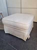 Mooie poef / voetenbank - Stof, Huis en Inrichting, Banken | Voetenbanken en Poefen, Minder dan 50 cm, Gebruikt, Vierkant, Stof