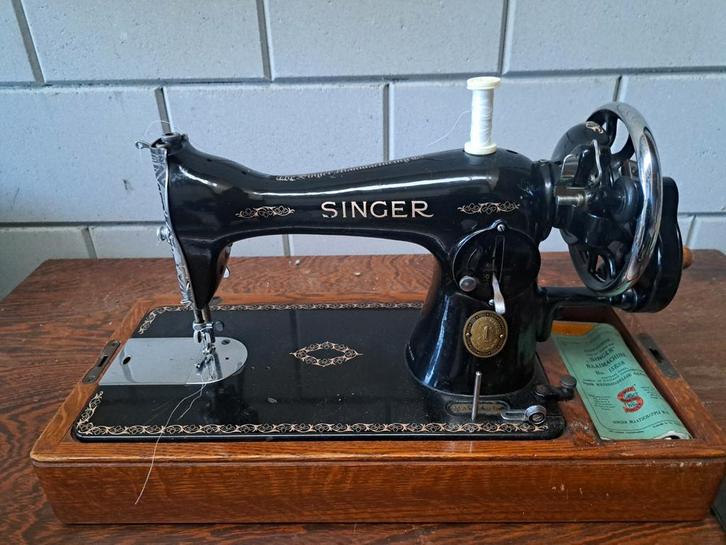Oude Singer Naaimachine in Koffer, Antiek en Kunst, Antiek | Naaimachines, Ophalen of Verzenden