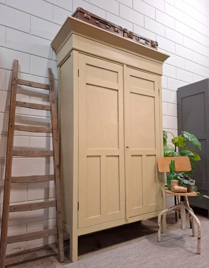 Vintage/Brocante oud Hollands gele kloosterkast, buffetkast, Antiek en Kunst, Antiek | Meubels | Kasten, Ophalen