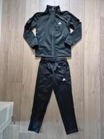 Adidas trainingspak trainingsbroek trainingsjasje mt 128, Ophalen of Verzenden, Zo goed als nieuw, Jongen of Meisje, Sport- of Zwemkleding