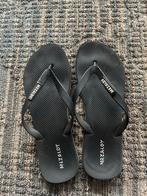 Zwarte Slippers - MEZALDY maat 46, Ophalen of Verzenden, Gedragen, Zwart, Slippers