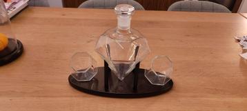 Whiskey decanter met 2 glazen beschikbaar voor biedingen