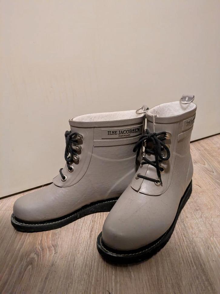 Ilse Jacobsen laarsjes regenlaarzen Lichtgrijs Maat 39 ZGAN, Kleding | Dames, Schoenen, Zo goed als nieuw, Regenlaarzen, Grijs