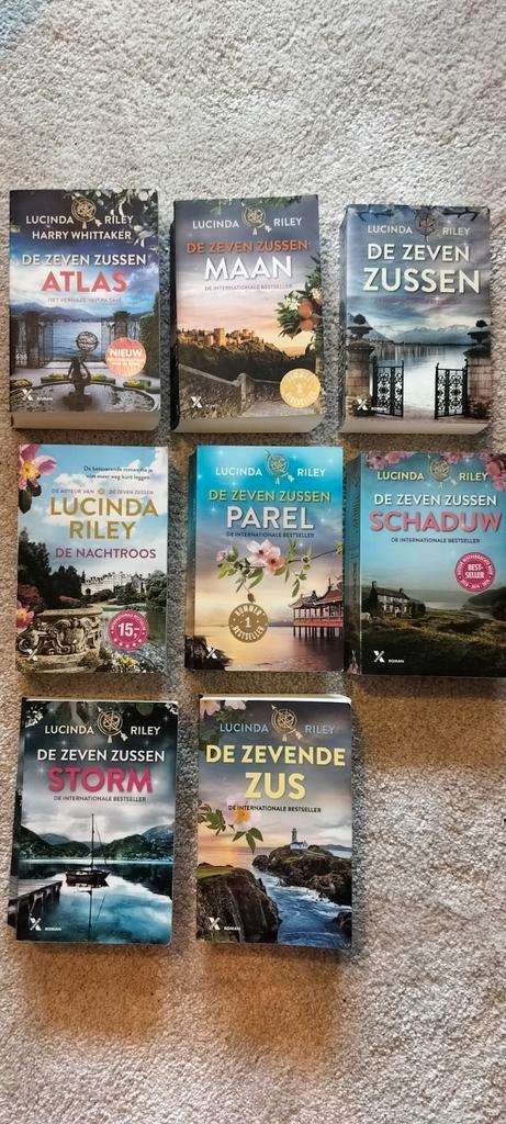 Lucinda Riley - De Zeven Zussen serie (8 boeken), Boeken, Romans, Zo goed als nieuw, Nederland, Ophalen