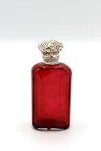 Rood kristallen parfumflesje met Engels zilveren dop ca.1890, Ophalen of Verzenden, Zilver
