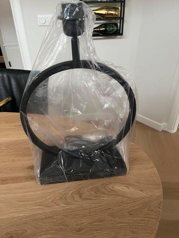 Nieuwe zwarte tafellamp met ronde voet - in doos!