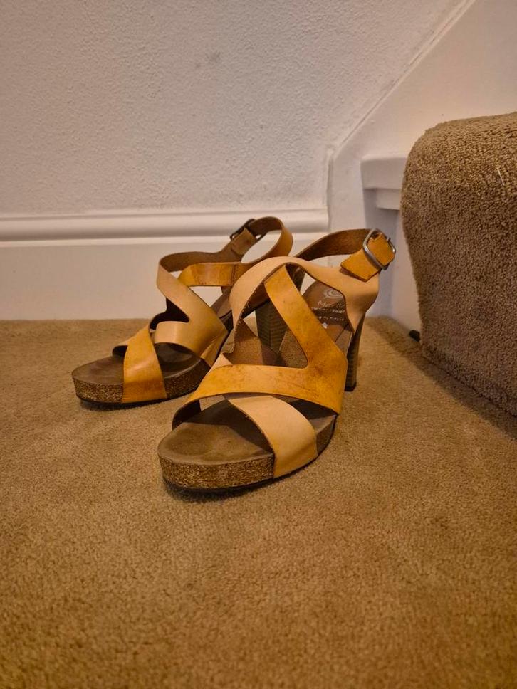 Elegante leren muiltjes met hak, Kleding | Dames, Schoenen, Gedragen, Sandalen of Muiltjes, Beige, Ophalen of Verzenden