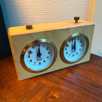 Vintage Schaakklok APFV Rolland ~ Duits Mechanisch  beschikbaar voor biedingen