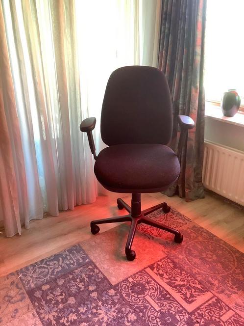 BUREAUSTOEL. ERGONOMISCH & TOPMERK: ‘YOUNG. ZAKELIJK., Huis en Inrichting, Bureaustoelen, Zo goed als nieuw, Bureaustoel, Zwart