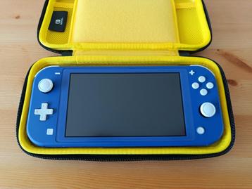 Nintendo Switch Lite with protective case beschikbaar voor biedingen