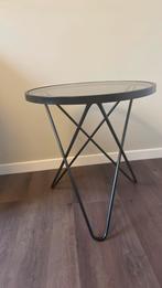 Bijzet tafel - zwart met glazen blad, Huis en Inrichting, Tafels | Bijzettafels, Ophalen, Zo goed als nieuw, Rond, 45 tot 60 cm