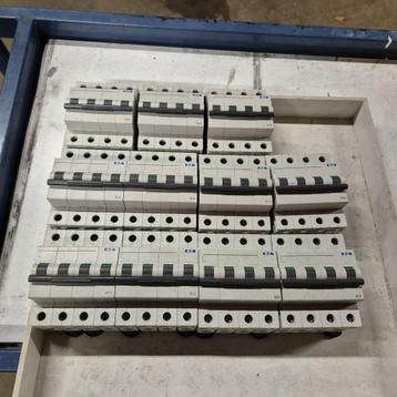ZGAN EATON 4-POLIGE  B16  INSTALLATIEAUTOMATEN  3 FASE + 0 beschikbaar voor biedingen