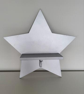 Houten ster muurplankje zilver 38 cm  beschikbaar voor biedingen