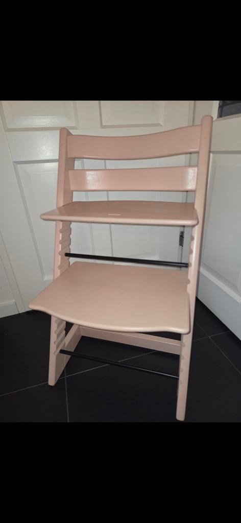 Stokke roze tripp trapp kinderstoel met babyset en tray, Ophalen, Gebruikt, Meegroeistoel, Afneembaar eetblad