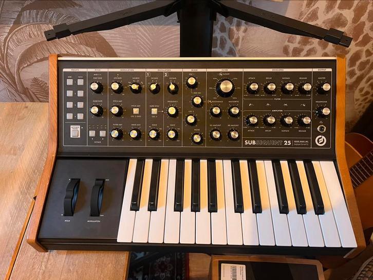 Moog Subsequent 25, Muziek en Instrumenten, Synthesizers, Zo goed als nieuw, Overige aantallen, Overige merken, Ophalen of Verzenden