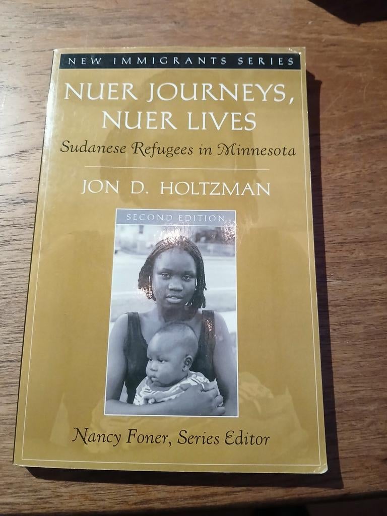 Nuer Journeys, Nuer Lives - Jon D. Holtzman, Boeken, Maatschappij en Samenleving, Ophalen of Verzenden, Wereld, Gelezen