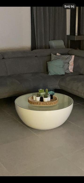 Salontafel met uitneembare glasplaat.