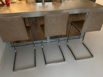  3 BARKRUKKEN (izgst) beschikbaar voor biedingen