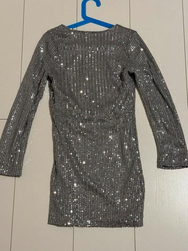 Jurk met pailletten - Maat 134/140, Kinderen en Baby's, Kinderkleding | Maat 134, Zo goed als nieuw, Meisje, Jurk of Rok, Ophalen of Verzenden