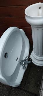 Wastafel met voet - Klassiek wit, Huis en Inrichting, Badkamer | Badkamermeubels, Ophalen of Verzenden