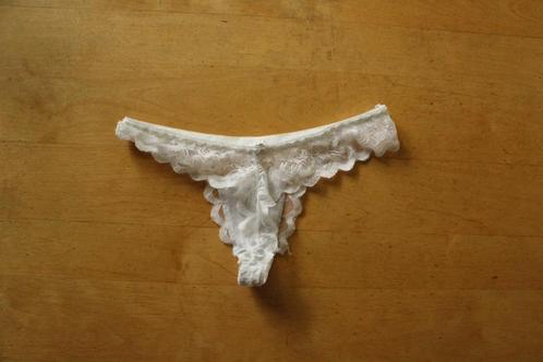 NIEUWE witte string maat S/M kantmotief, Kleding | Dames, Ondergoed en Lingerie, String, Wit, Verzenden