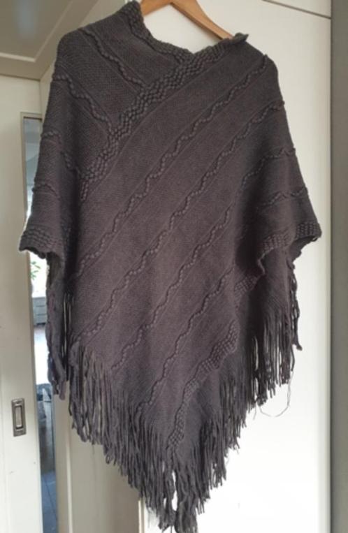 Grijze Omslagdoek, Kleding | Dames, Mutsen, Sjaals en Handschoenen, Gedragen, Sjaal, Maat 42/44 (L), Ophalen of Verzenden