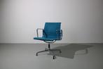 5 Vitra Eames EA 107 stoelen, blauw suède, Huis en Inrichting, Stoelen, Vijf, Zes of meer stoelen, Blauw, Gebruikt, Metaal