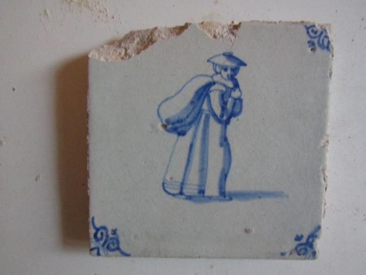 een 17e eeuwse tegel met een dame, Antiek en Kunst, Antiek | Wandborden en Tegels, Ophalen of Verzenden