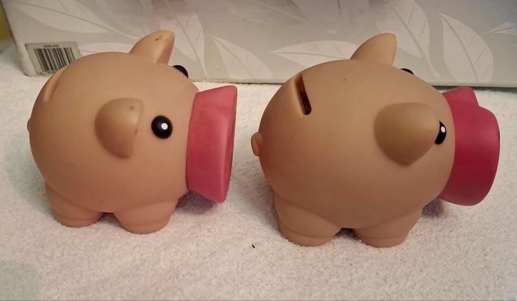 Twee leuke spaarvarkens, Verzamelen, Spaarpotten, Gebruikt, Dier, Kunststof, Ophalen of Verzenden