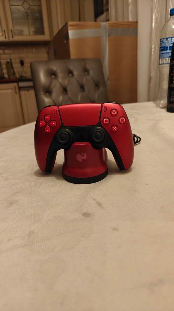 PS5 Dualsense Volcanic Red controller + lader, Spelcomputers en Games, Spelcomputers | Sony PlayStation 5, Ophalen of Verzenden