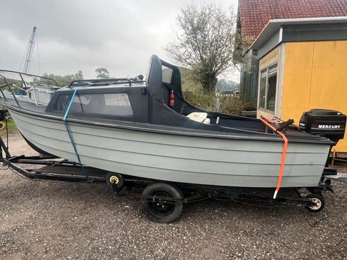 BOOT TE KOOP met trailer en motor, Watersport en Boten, Vis- en Consoleboten, Gebruikt, 30 tot 50 pk, 3 tot 6 meter, Benzine, Buitenboordmotor