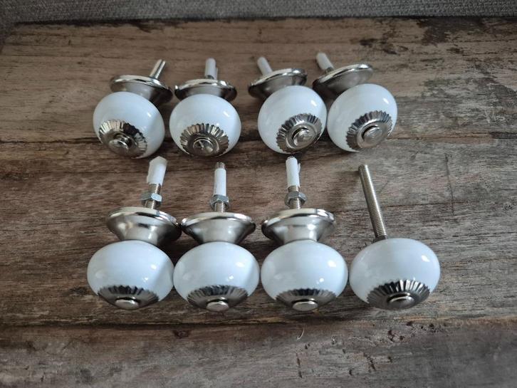 8 meubelknopjes wit met zilverkleurig rozet *nieuw*, Huis en Inrichting, Woonaccessoires | Overige, Nieuw, Ophalen of Verzenden