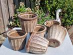 2  Zware bloempotten 
Diameter +/- 21 cm
    2  VOOR  € 10,-, Tuin en Terras, Bloempotten, Ophalen, Steen, Rond, Tuin