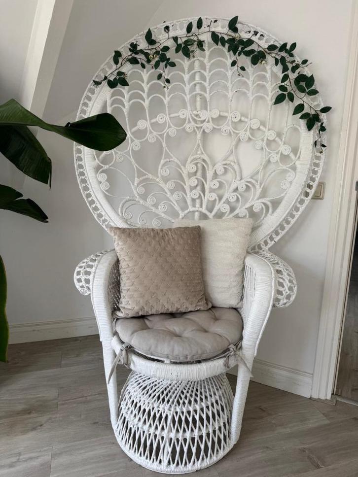 Witte Pauwenstoel: Rotan stoel / Peacock Chair, Huis en Inrichting, Stoelen, Zo goed als nieuw, Twee, Kunststof, Metaal, Wit, Ophalen