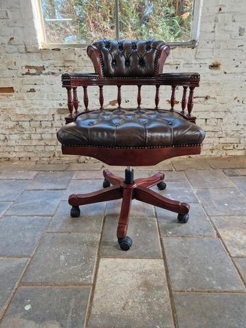 Prachtige Captain Swivel Chesterfield bureau stoel  beschikbaar voor biedingen