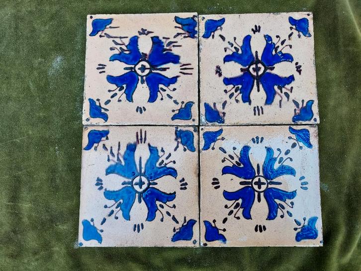 4 Antieke blauwe klokjes tegels, tegeltableau., Antiek en Kunst, Antiek | Wandborden en Tegels, Verzenden