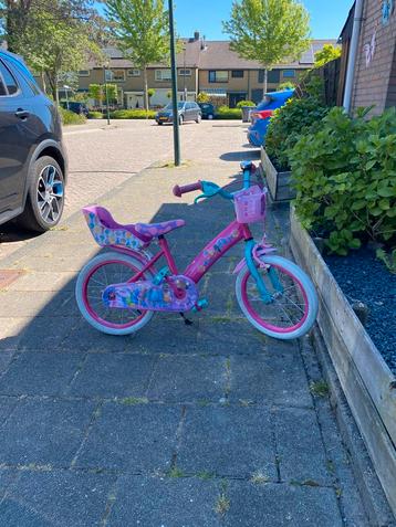 Zeer nette meisjesfiets 16 inch in zeer goede staat. beschikbaar voor biedingen